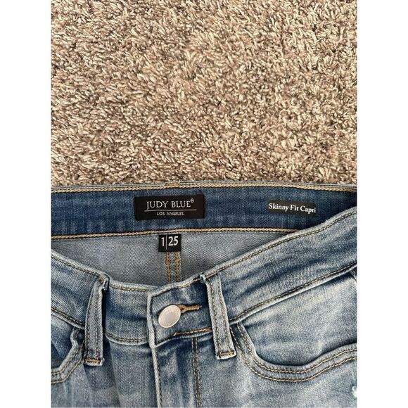 Judy Blue Jeans Raw Hem Cuff Skinny Fit Capri Jeans Distressed Denim Size 1/25 - Picture 6 of 7